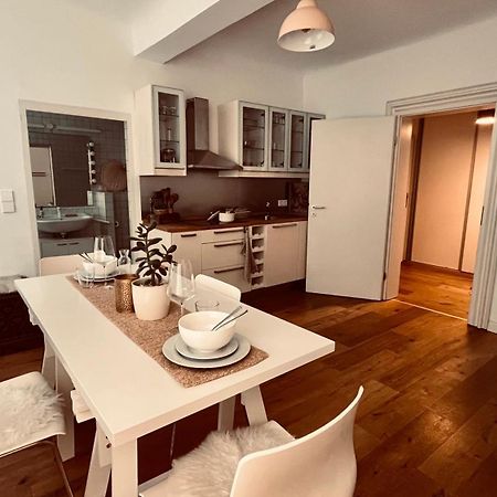 Apartment Am Schloss - Charme Saarbrücken Esterno foto