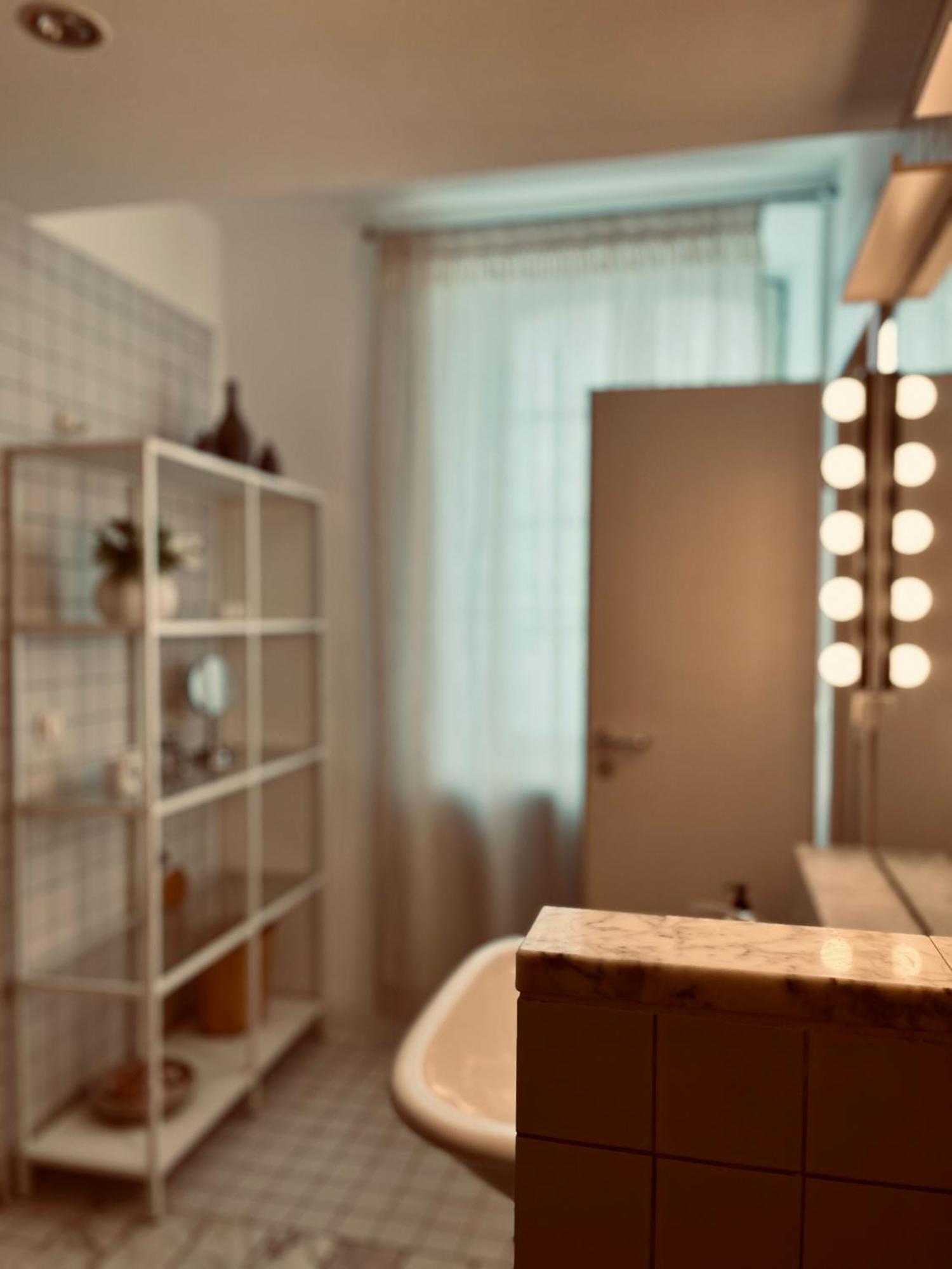 Apartment Am Schloss - Charme Saarbrücken Esterno foto